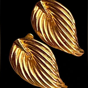 Vintage Avon Gold Tone Fan Earrings